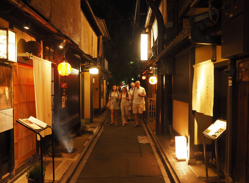 Pontocho alley in Kioto